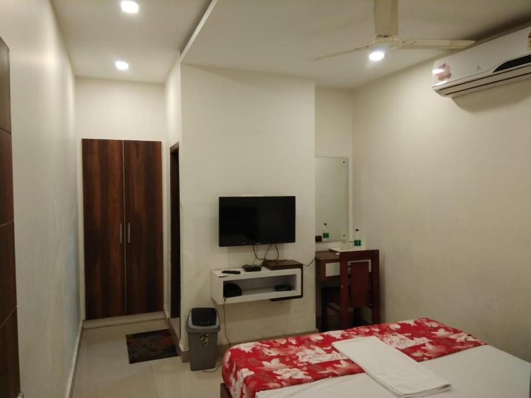 Tirur Tourist Home Exterior foto